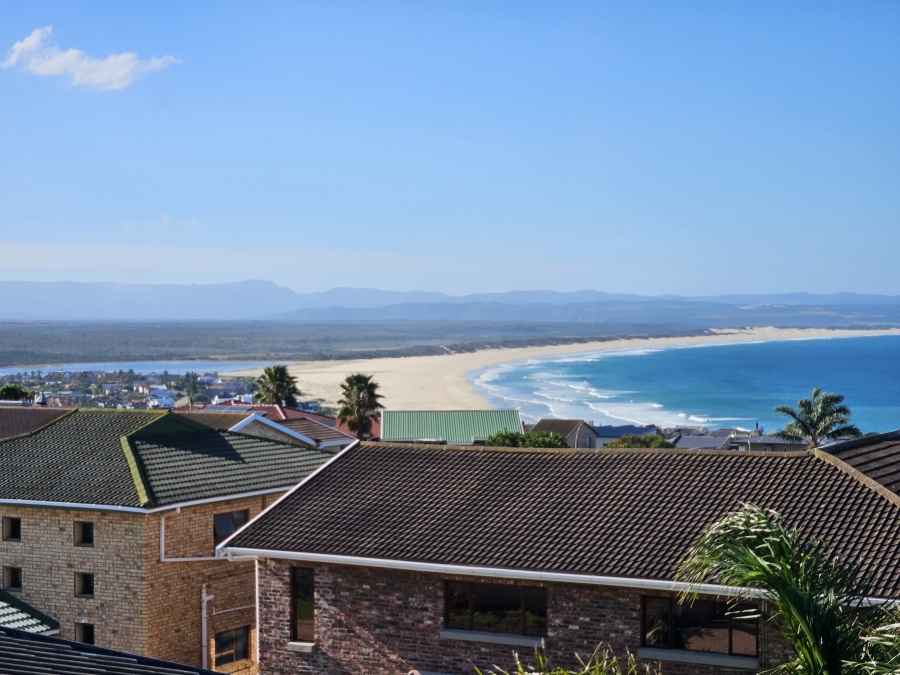 4 Bedroom Property for Sale in Wavecrest Eastern Cape